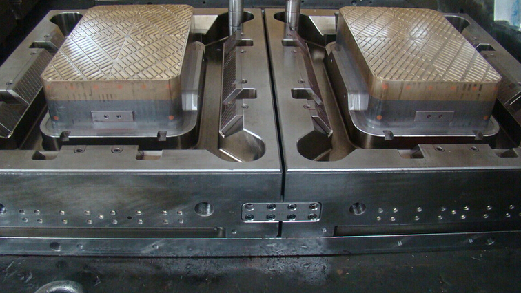 two cavity vegetable crate mould maker