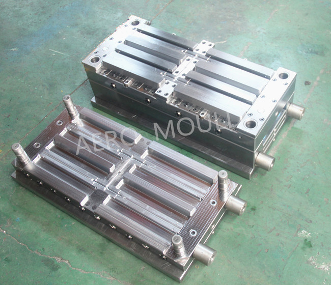 plastic-bucket-handle mould